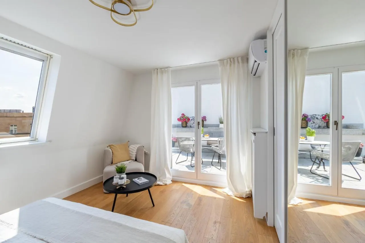 Frascati 1 Top Floor Apartment Warsaw