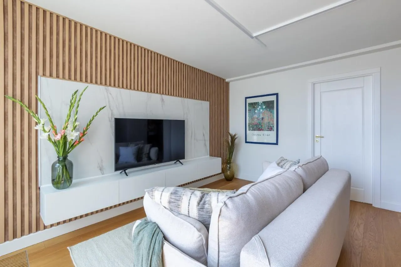 Frascati 1 Top Floor Apartment Warsaw Poland
