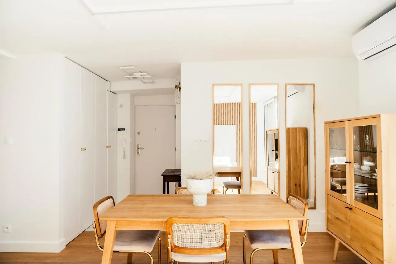 Frascati 1 Top Floor Apartment Warsaw