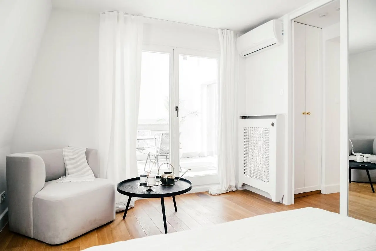 Frascati 1 Top Floor Apartment Warsaw
